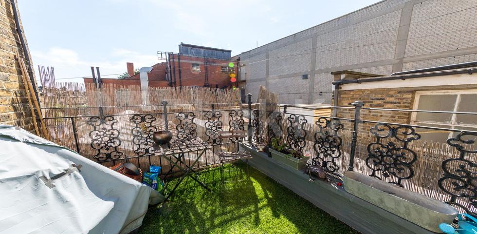 			INCLUDES COUNCIL TAX, 1 Bedroom, 1 bath, 1 reception Flat			 Broadway Parade, Crouch End